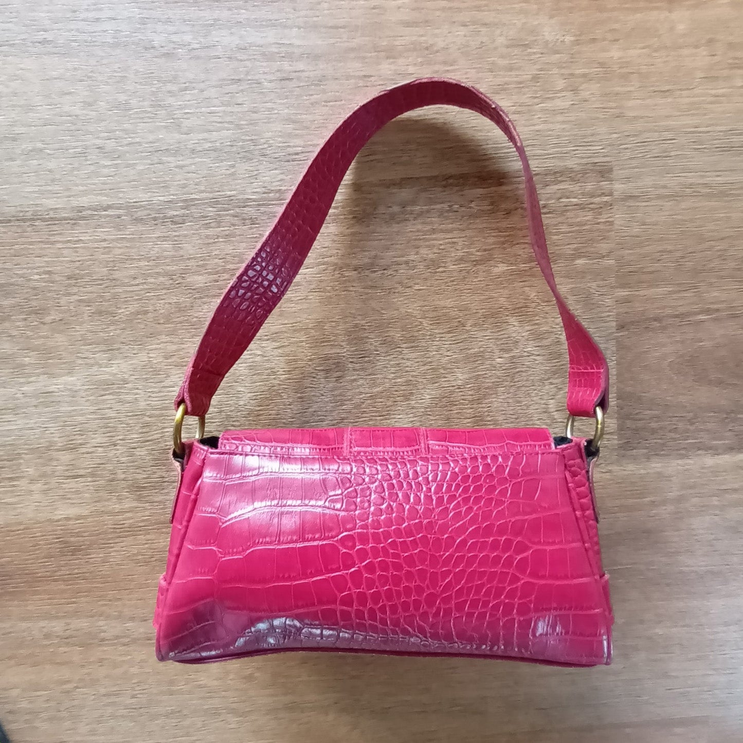 Vintage Y2k Fiorelli red faux crock skin cherry red bag. Modeshy