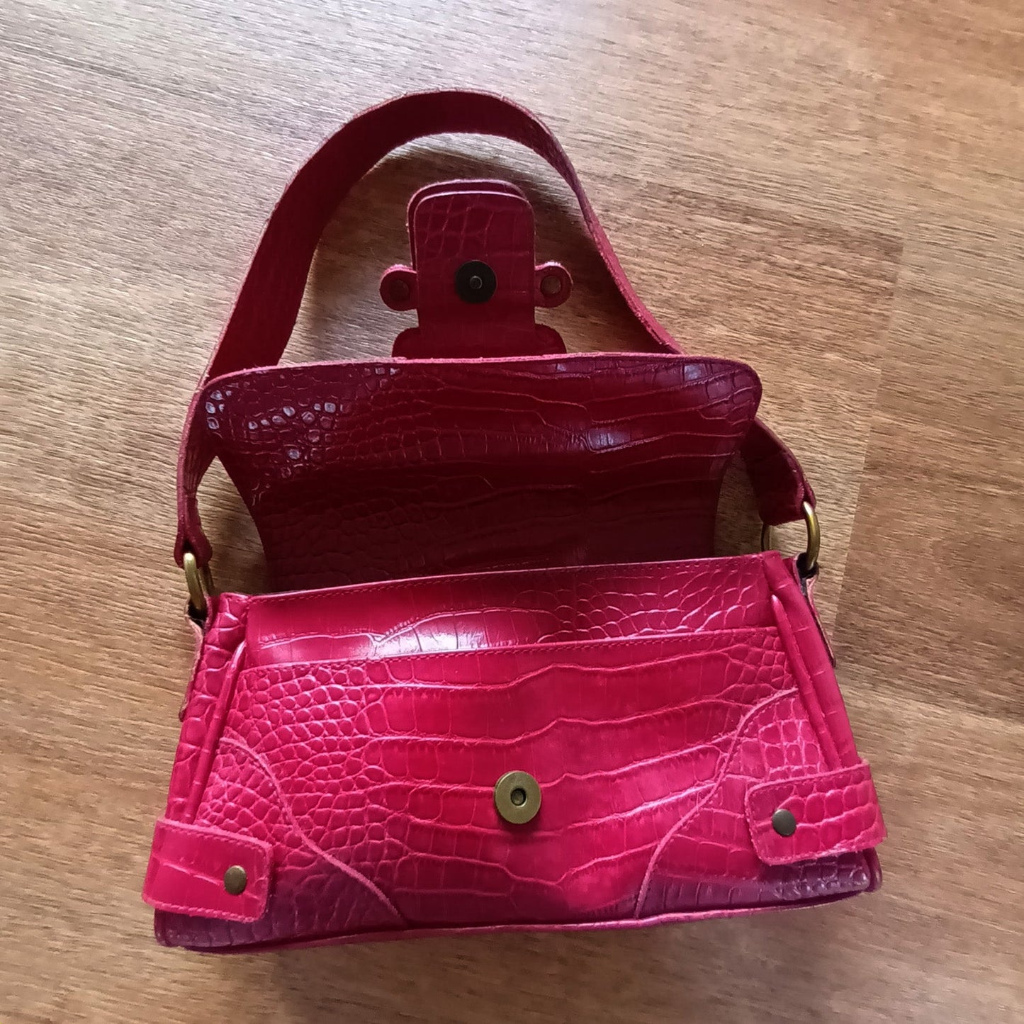 Vintage Y2k Fiorelli red faux crock skin cherry red bag. Modeshy