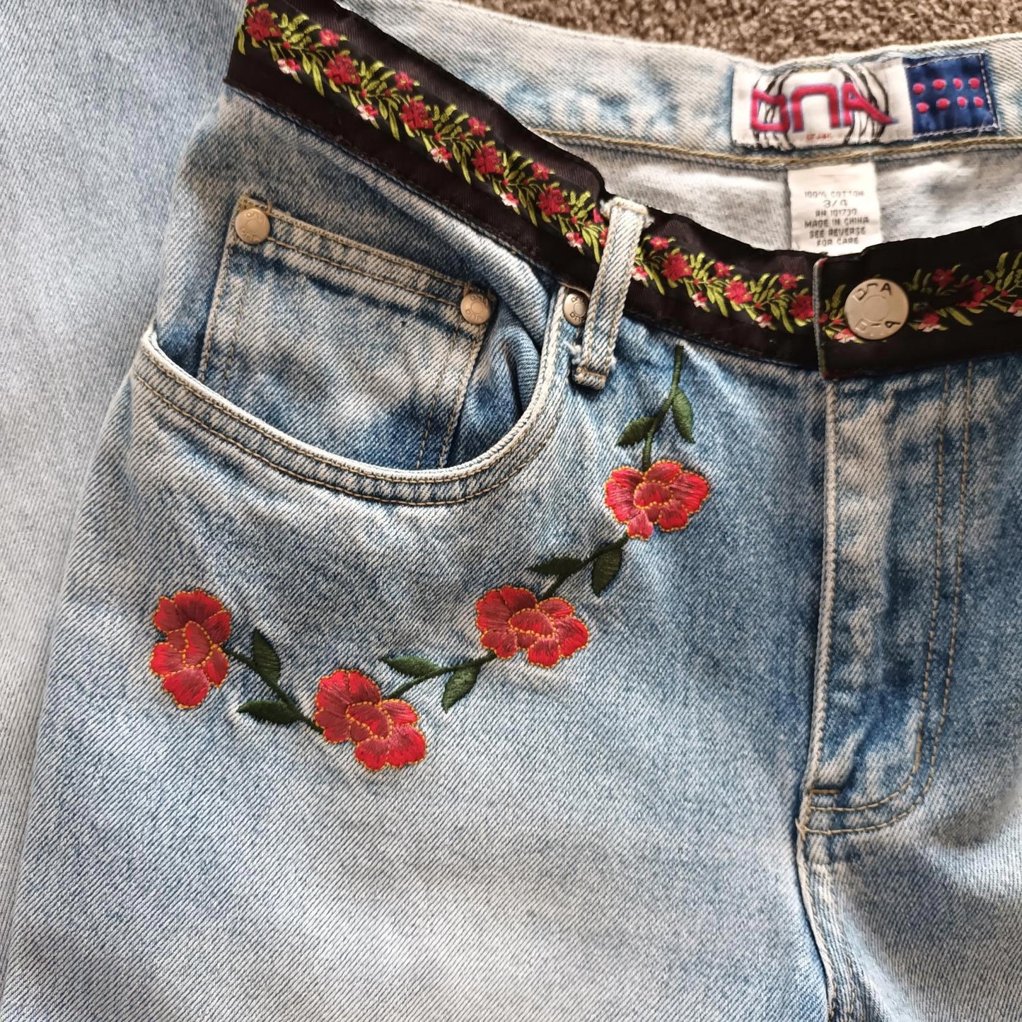 Vintage embroidered floral flared denim jeans. DNA Jeans Y2k