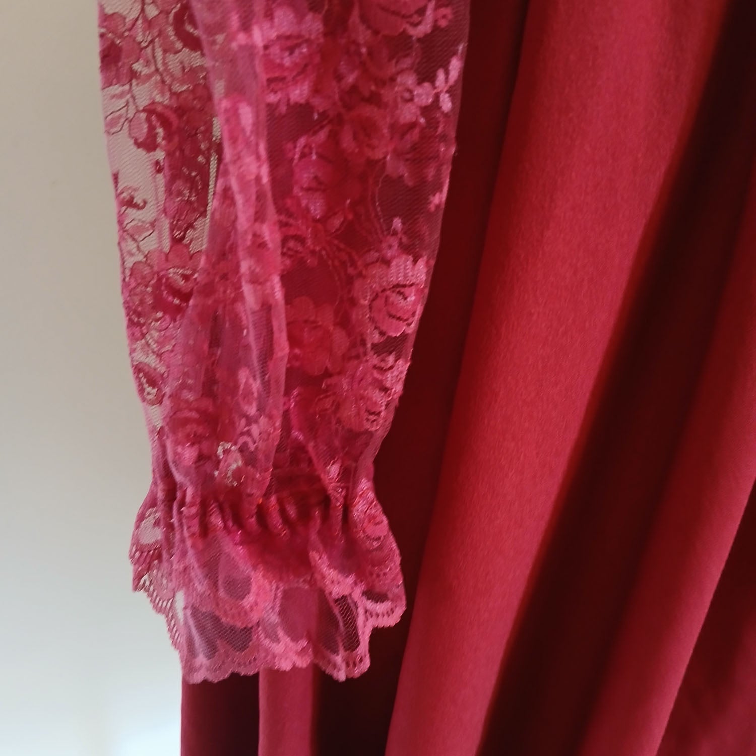 Vintage hand made gunne sax style cherry red lace dress. Modeshy