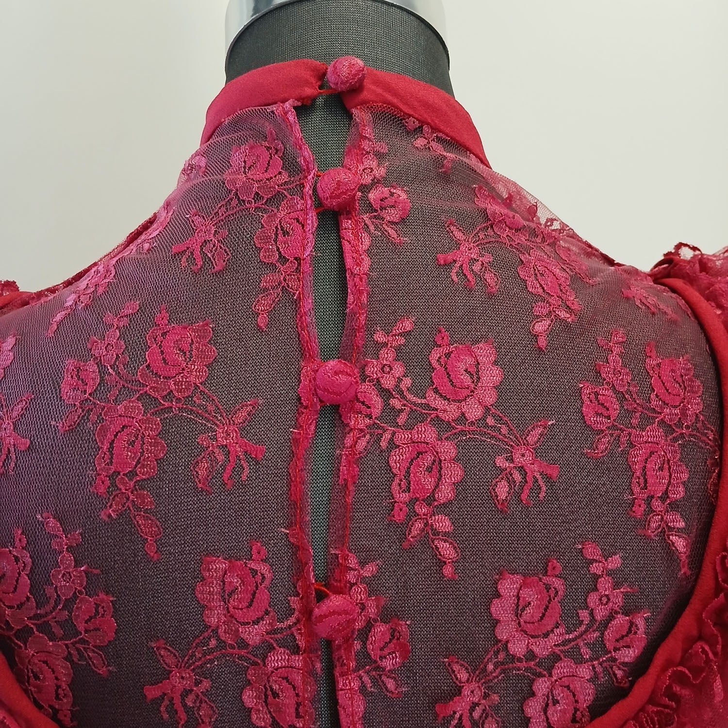 Vintage hand made gunne sax style cherry red lace dress. Modeshy