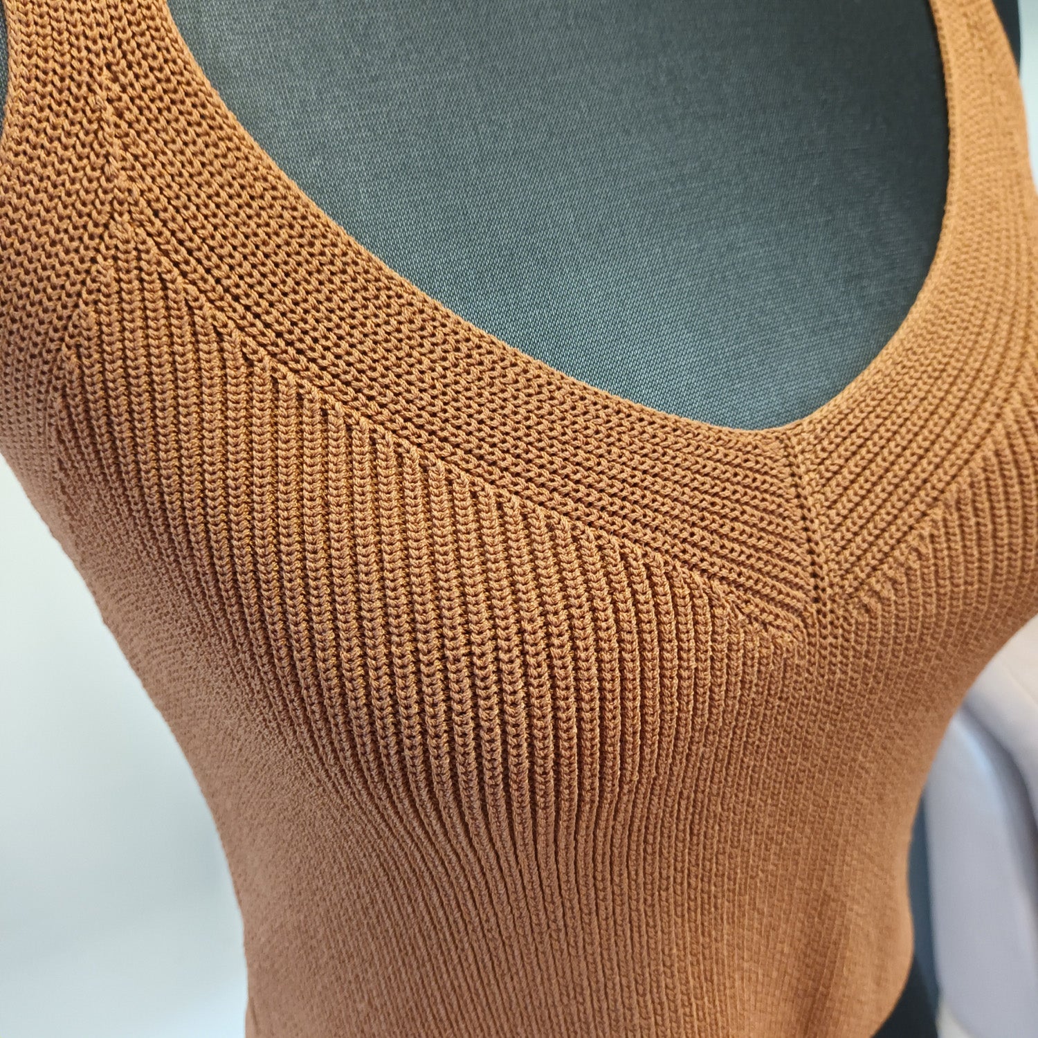 V Neck Caramel rusty knit cami Santa Monica top Modeshy
