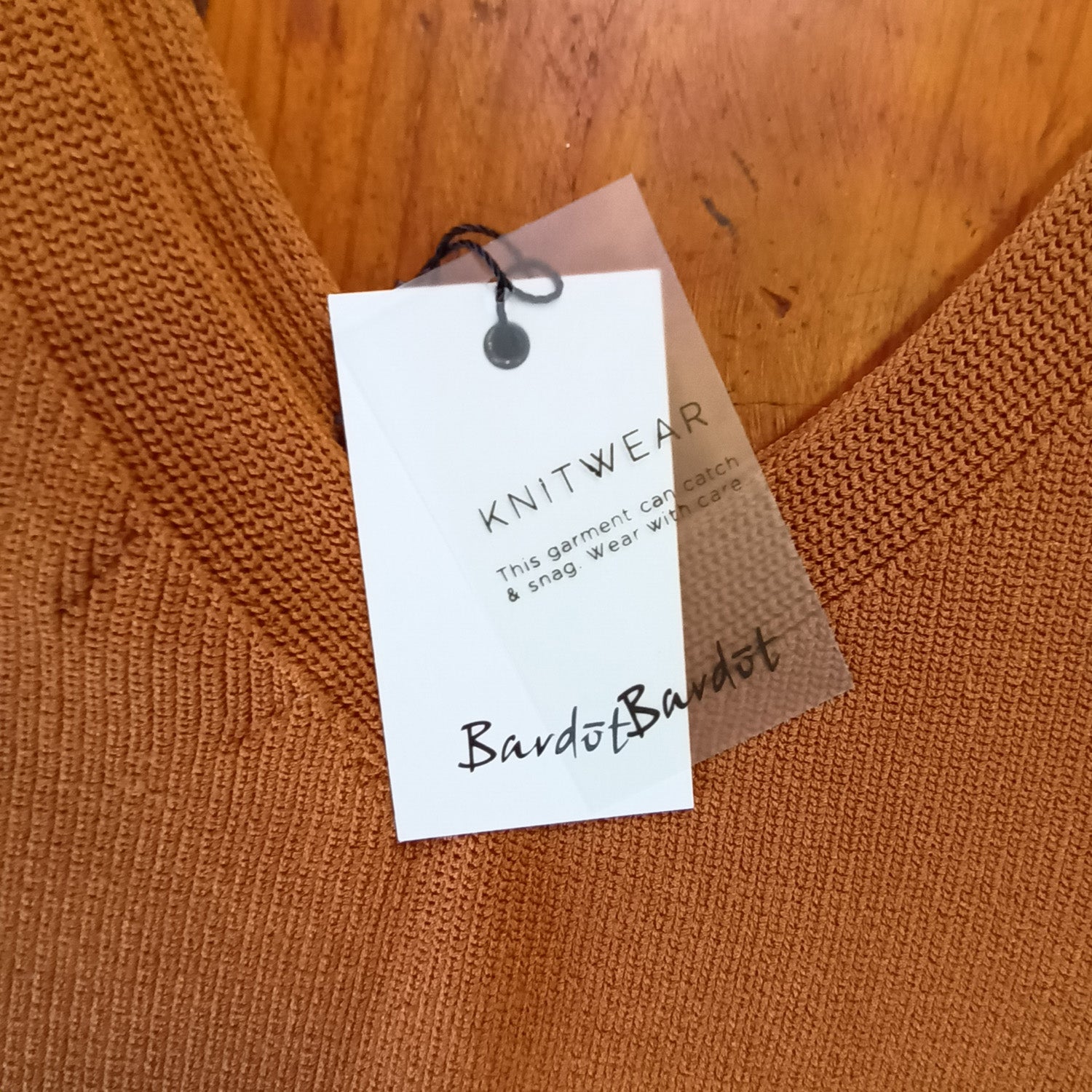 V Neck Caramel rusty knit cami Santa Monica top Modeshy