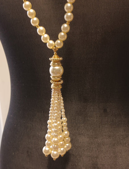 Vintage long Pearl lanyard tassel style necklace with gold accents Modeshy