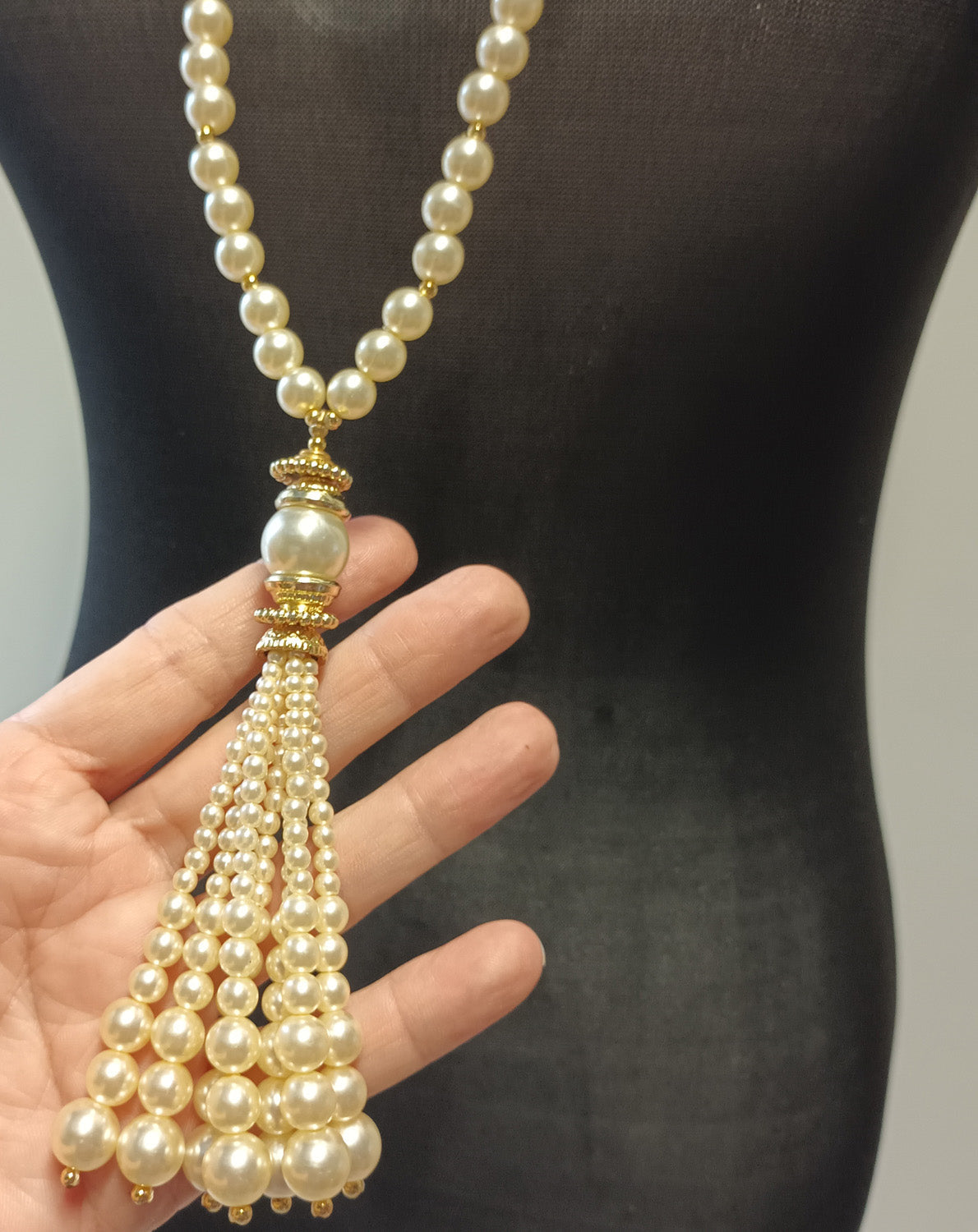 Vintage long Pearl lanyard tassel style necklace with gold accents Modeshy