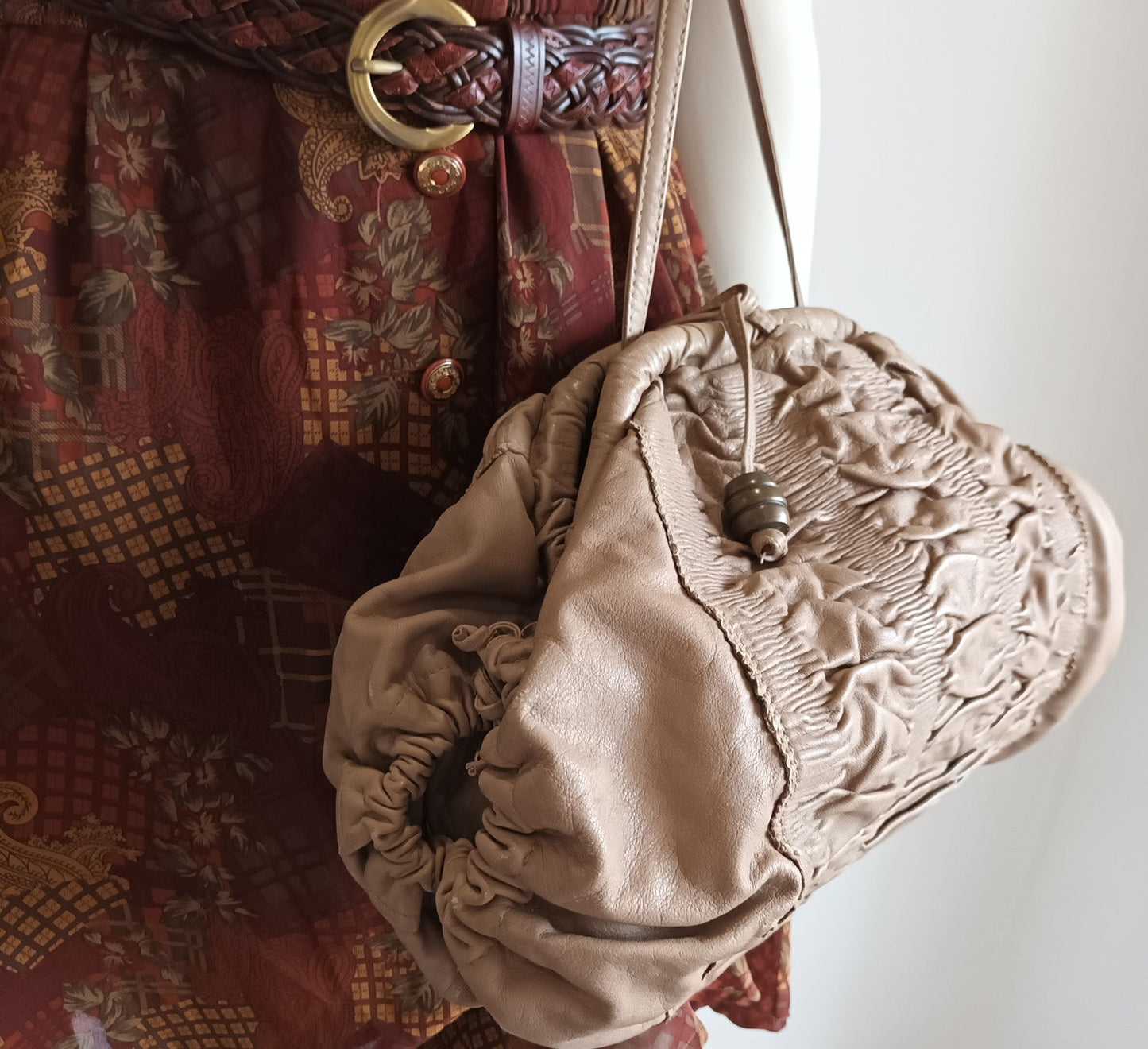 Vintage beige leather Oroton bag Modeshy