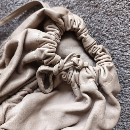 Vintage beige leather Oroton bag Modeshy