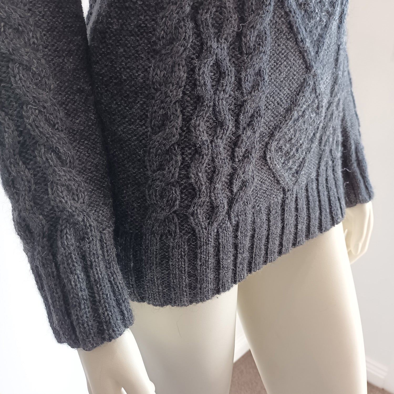 Dark grey wool hand knitted cable knit jumper Modeshy