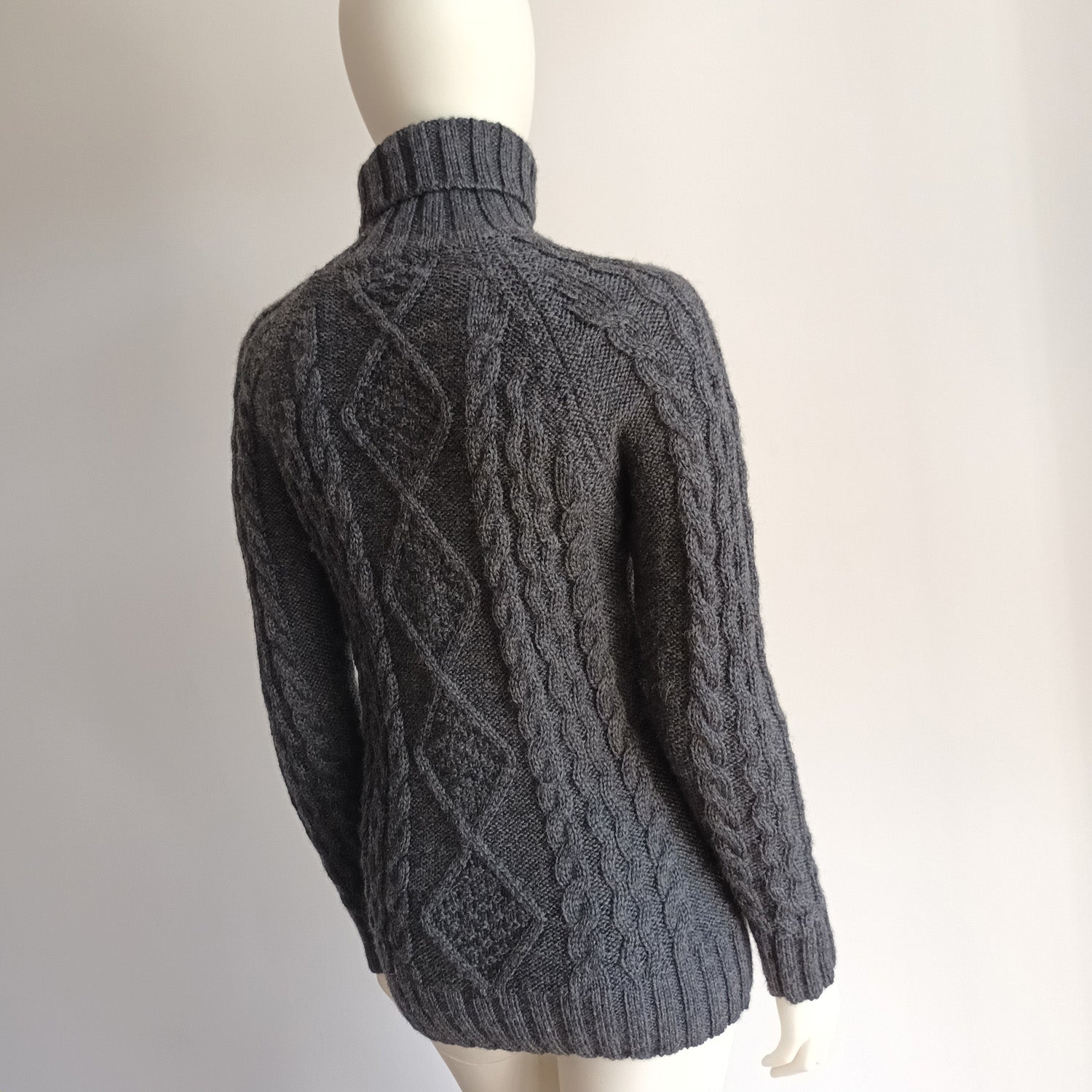 Dark grey wool hand knitted cable knit jumper Modeshy