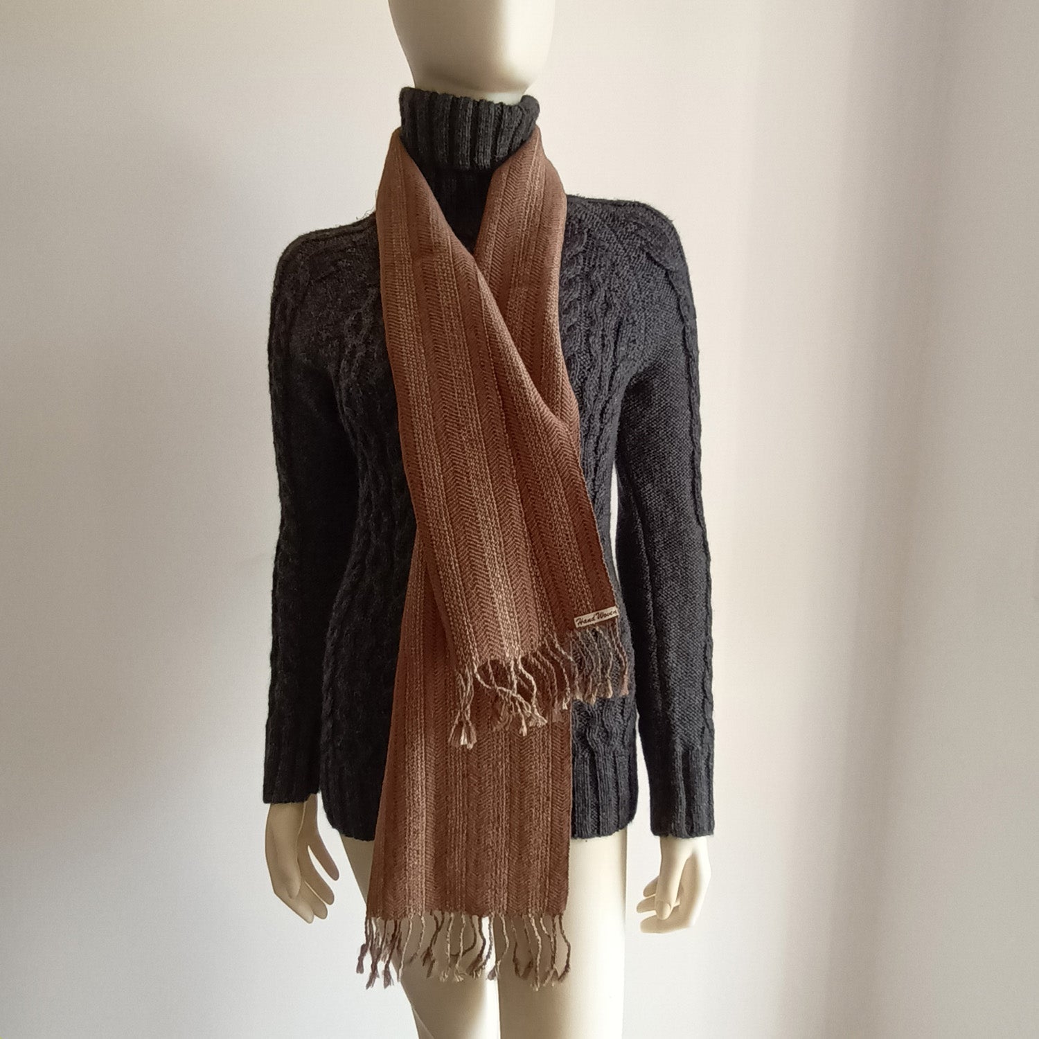 Hand woven wool scarf Modeshy