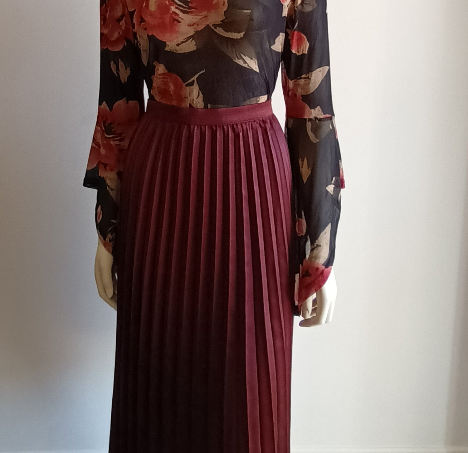Burgundy Gorman Accordian skirt Modeshy