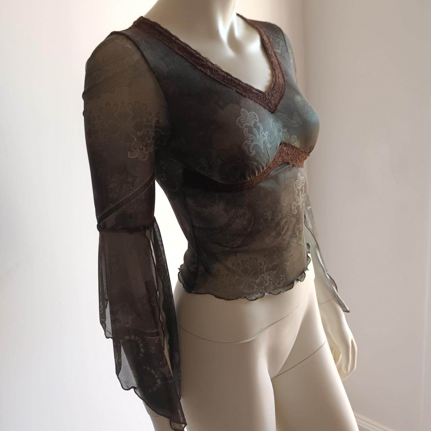 Y2k 90s Fitted mesh top fluted sleeve Modeshy