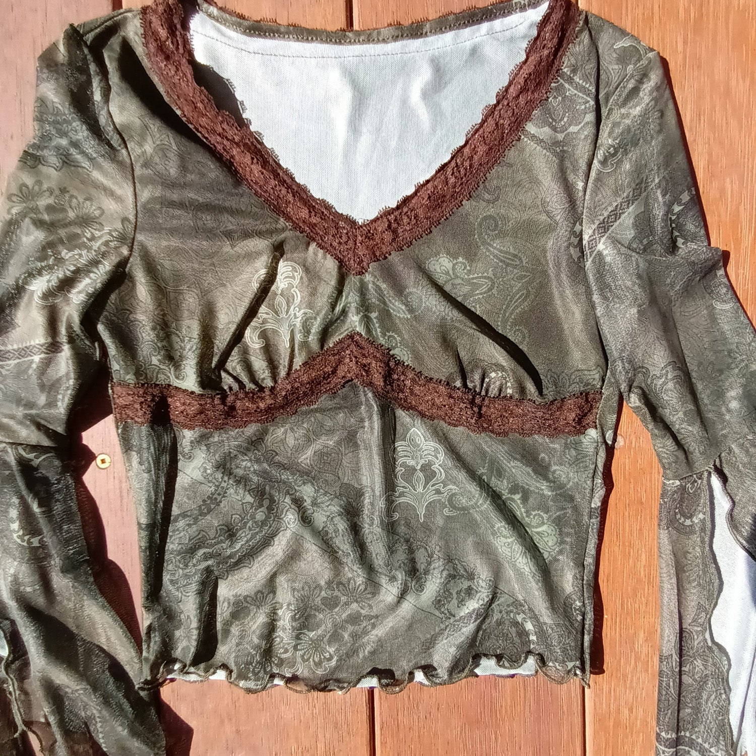 Y2k 90s Fitted mesh top fluted sleeve Modeshy