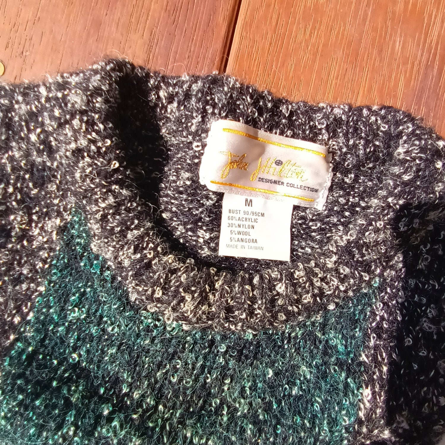 Vintage soft wool/ angora blend hearts sweater Modeshy
