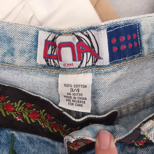 Vintage embroidered floral flared denim jeans. DNA Jeans Y2k