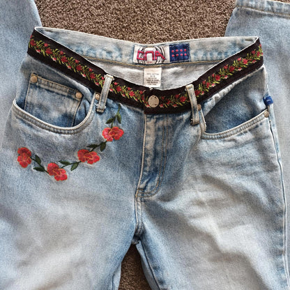 Vintage embroidered floral flared denim jeans. DNA Jeans Y2k
